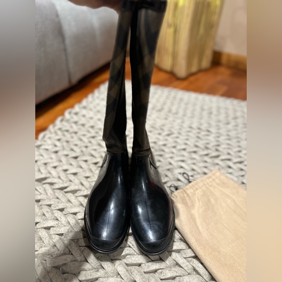 Burberry Rain Boots - Picture 11 of 11